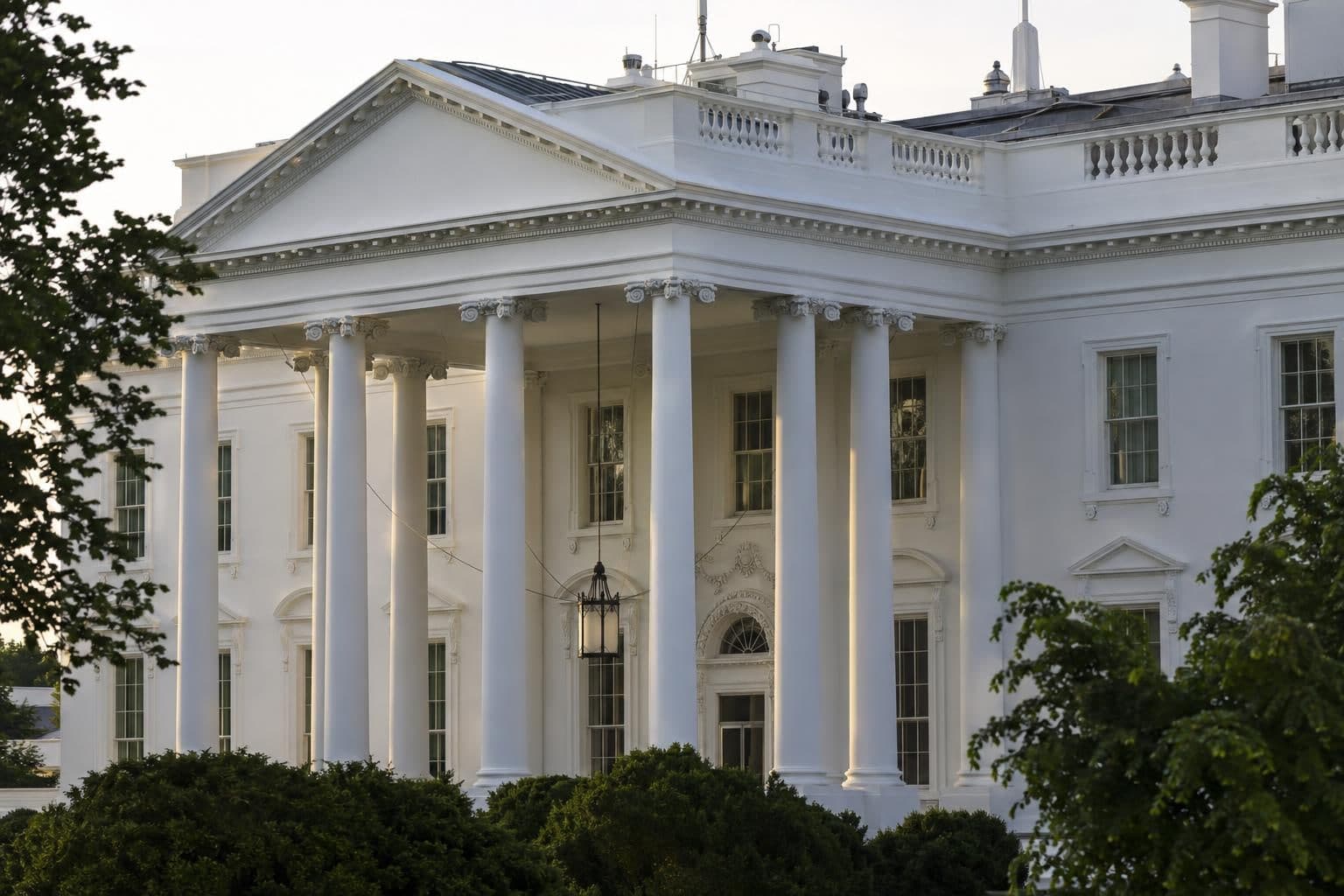 A tight exterior view of the White House’s columned facade, the site of a former Indo-Pacific policy role.